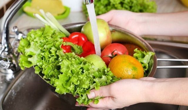 Meyve ve sebzelerden bulaşıyor! Sağlık yetkilileri alarma geçti: Vaka sayısı 7 bini geçti