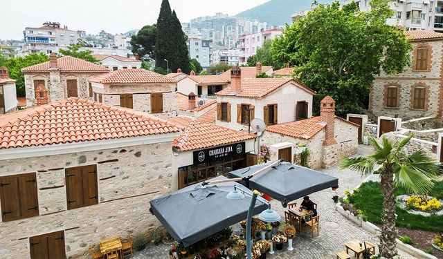 Şirince’ye gitmek için uzun yola çıkmanıza gerek yok! İzmir’in göbeğinde taş evli bir köy: Metroyla bile ulaşabilirsiniz