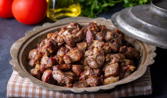 Çatalın ucu değer değmez dağılıyor! İşte lokum gibi et pişirmenin püf noktası