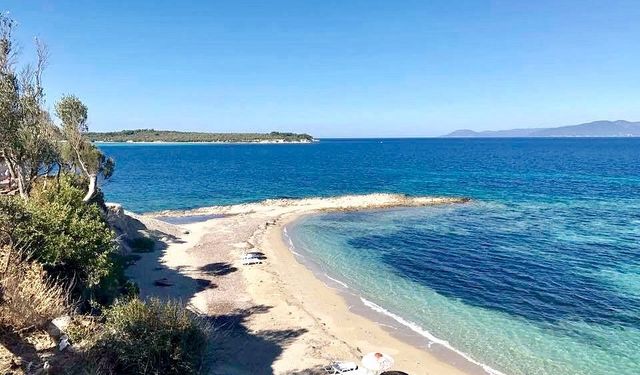 Doğal kil yataklarıyla ünlendi! İzmir’de Maldivler’e rakip bu koya turistler resmen akın ediyor