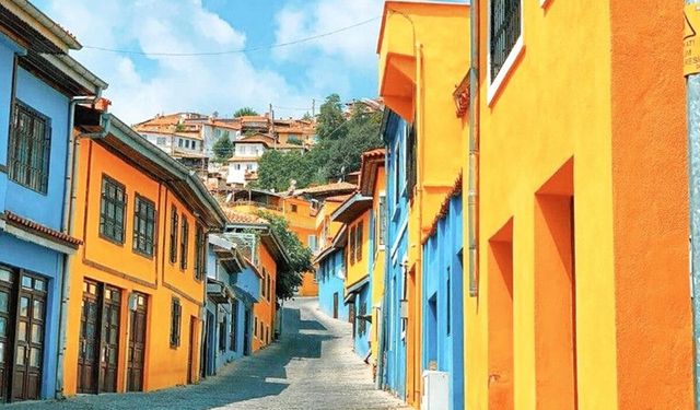 Yazın ortasında buz keseceksiniz! Yemyeşil yayları, mis gibi şifalı havası ve tarihi anlatan her bir köşesiyle Ege köyü