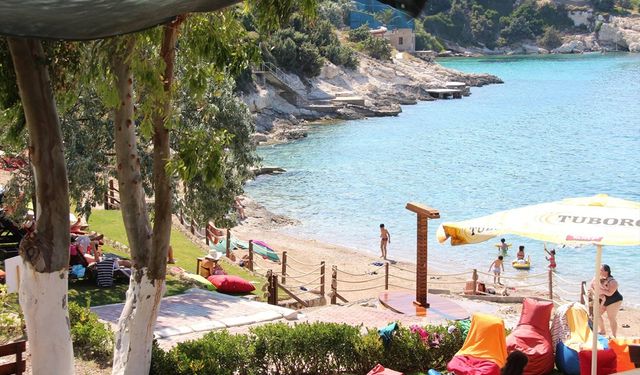 Bodrum ve Çeşme’ye rakip oldu: İzmir’in bu plajına yakın yazlığı olan yaşadı