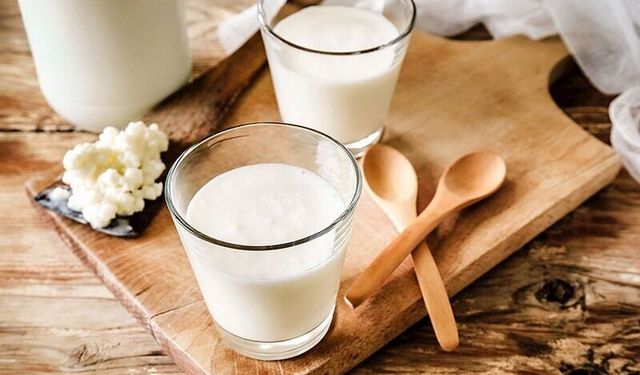Sadece kefir ve meyveyle hazırlanıyor! Yazın en hafif tatlısı olarak gösteriliyor