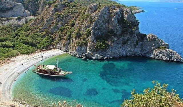 Bu yazın gözde turizm rotası olacak! Çeşme'yi solladı; plajları, doğası ve yerel lezzetleriyle cezbediyor