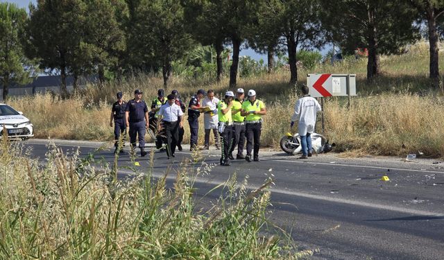 Tire yolunda kamyonet ve iki motosiklet çarpıştı: 1 kişi hayatını kaybetti