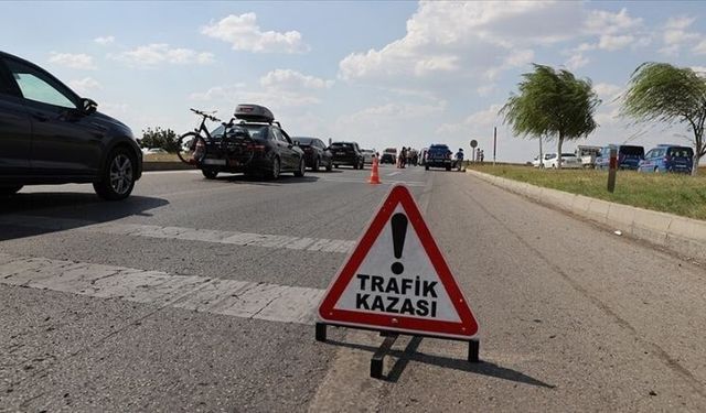 Son Dakika: Yolcu otobüsü tıra çarptı! Çok sayıda ölü ve yaralı var