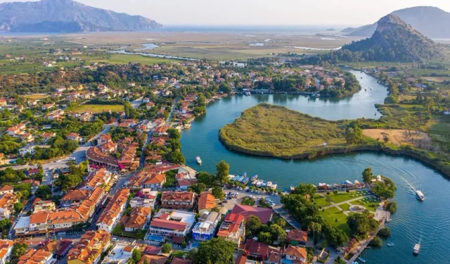 Minibüsle birkaç dakikada ulaşılıyor! Çeşme'nin balıkçı mahallesi büyülüyor: Şifalı hava ve berrak deniz aynı karade