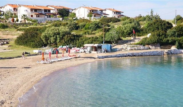 Ulaşımı kolay, denizi eşsiz! İzmir’in en sakin plajlarından biri: Sabah denizi cam gibi oluyor