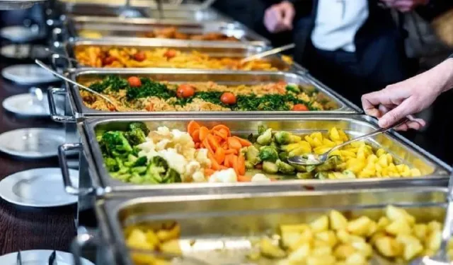 Aynı öğle yemeğinde yüzlerce lira fark! İzmirliler buraya yöneldi