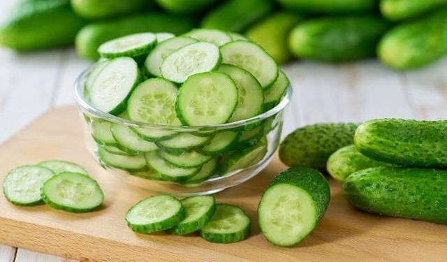 Her gün yenen bir adet salatalığın şaşırtıcı etkisi! Vücudunuzda bakın neleri değiştiriyor