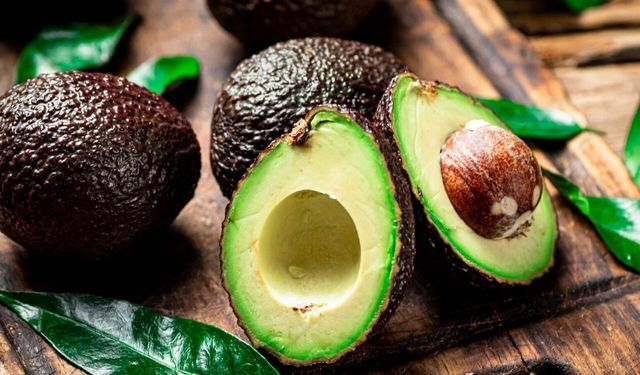 Doğru avokado nasıl seçilir? Bu püf noktalarını bilen ne sert ne de içi kararmış avokado alıyor
