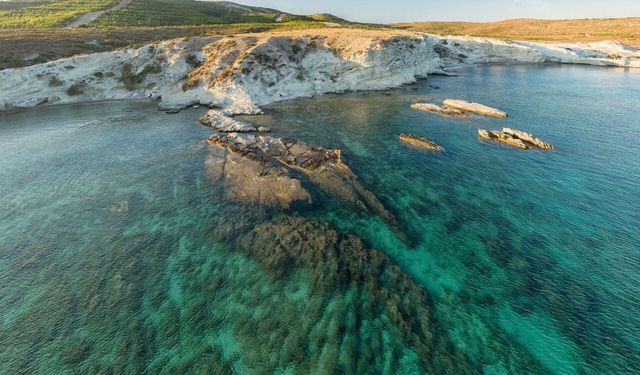 Çeşme'nin ücretsiz cenneti: İşletme yok, tesis yok! Kalabalıktan kaçanlar arabaya atlayıp soluğu burada alıyor