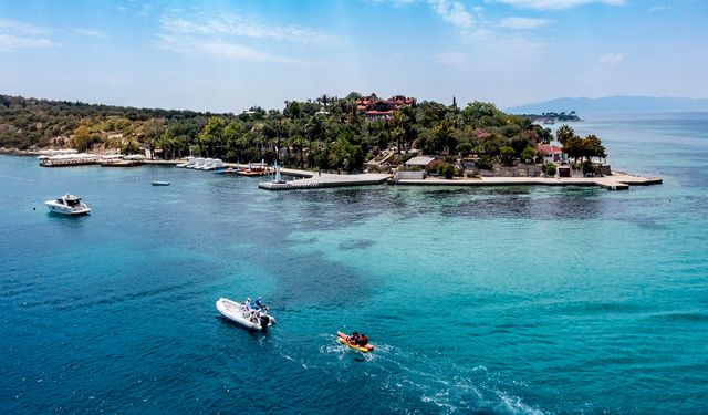 Burası ne Bali ne de Bahamalar! Turkuaz denizi ve doğayla iç içe konumuyla İzmir’in tropik cenneti