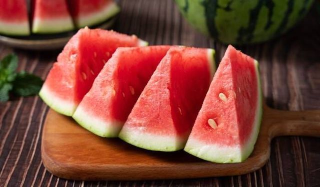 Çöpe gidiyordu, şimdi kavanoza giriyor! Büyükler yıllardır biliyormuş: Yazın en ekonomik tarifi