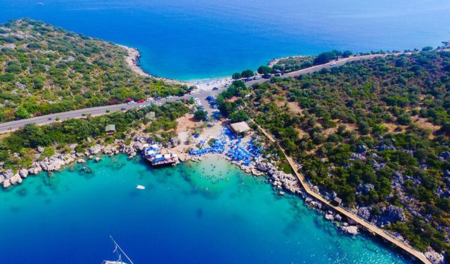 Çocuklu ailelerin en çok tercih ettiği plaj: Sığ ve berrak deniz, temiz hava, yemyeşil bir doğa, harika bir kumsal