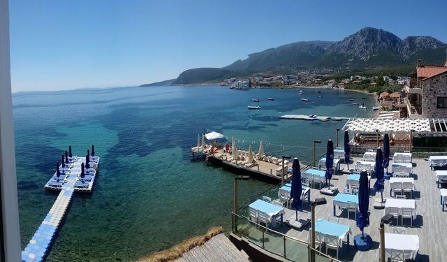 Eylül güneşi bu küçük sahile başka vuruyor! İzmir’de son deniz için sakin ve uygun fiyatlı bir adres