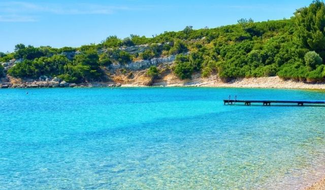 Ne Alaçatı Ne Çeşme! Suyu berrak, doğası eşsiz: Turkuaz deniziyle büyülüyor, çadırını alan buraya geliyor!