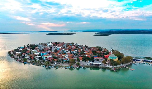 Bursa’da Küçük Venedik! 2500 yıllık tarih...Gölünortasında unutulmuş antik bir şehir!