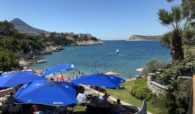Denizin rengi gözlerinizi aldatacak! İzmir’in “Akvaryum” koyları kendine hayran bırakıyor: Hangi Akvaryum Plajı en iyi?