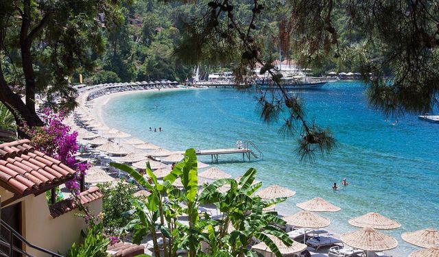 Ölüdeniz’i solladı! Muğla'da bu koyu gören hayran kalıyor: Plajı dolup taşıyor üstelik oldukça uygun fiyatlı