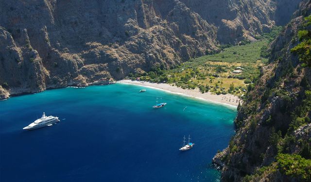 Türkiye’nin Maldivleri: Kayalıklar arasında saklı, serin ve tertemiz deniziyle kelebeklerle dolu huzurlu bir tatil yeri!