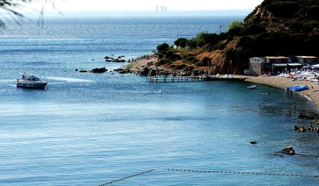 Maldivler’e gitmeye gerek yok! İzmir’e yakın, berrak denizi ve tarihiyle sakin bir tatil cenneti sizi bekliyor