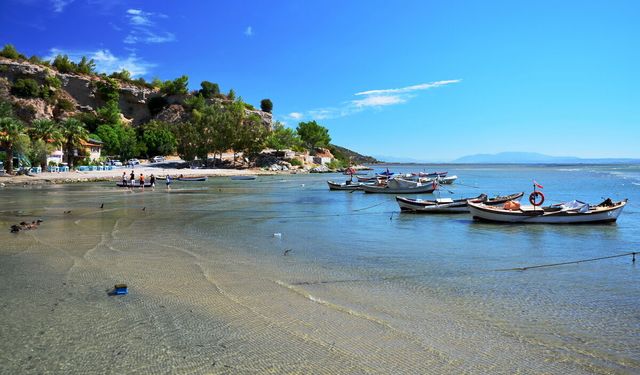 Şezlong, duş, deniz... Üstelik girişi de ücretsiz! Mavi bayraklı ve sığ deniziyle ailelerin vazgeçilmezi!