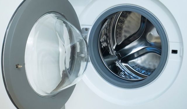 Çamaşırlardaki ağır kokunun gizli nedeni: O bölmedeki kirli ve yapışkan tabakaya dikkat! Kalıntılardan kurtulmanın yolu