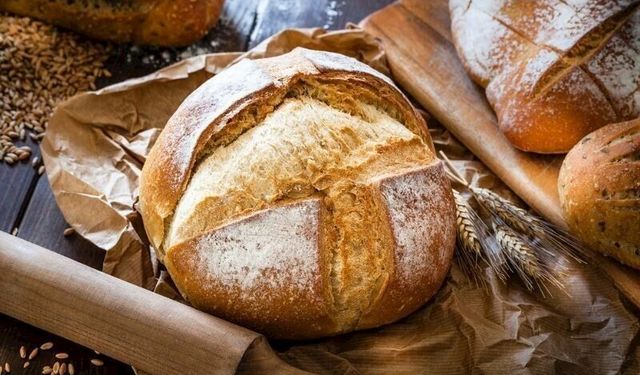 Fırından çıkan kokusu tüm evi sarıyor! Dışı çıtır çıtır, içi pamuk gibi ekmek yapmanın sırrı ortaya çıktı