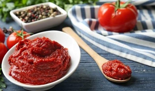 Salçayı balkona serip bekliyorsanız bu detayı atlamayın! Güneşin altında bekleyince başına bakın ne geliyor