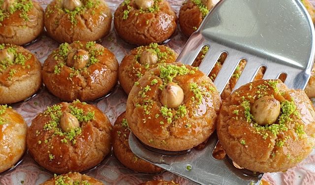 Tam ölçülü şekerpare tarifi sosyal medyada olay oldu! Ağızda dağılan kıvamın sırrı buymuş
