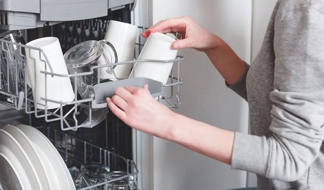 Bulaşık makinesine atıyorsanız dikkat! Bu mutfak eşyaları bakteri riskini artırabilir