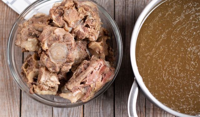 Herkesin sofrasında olmalı! Kemik suyu vücuda bakın nasıl etki ediyor