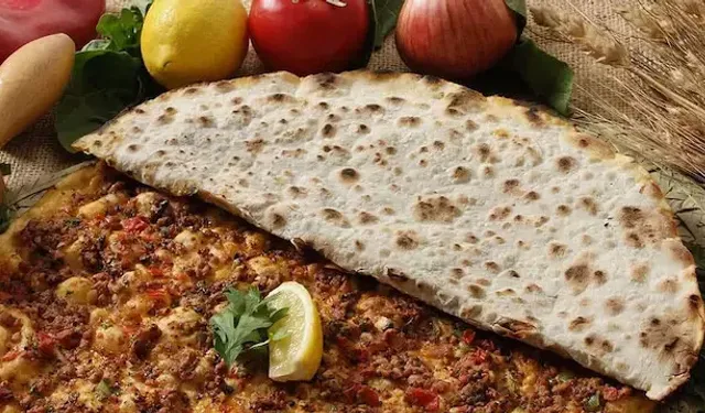 Dışarıda tanesine dünya para veriliyor! Meğer lahmacunu evde yapmak sanıldığı kadar zor değilmiş