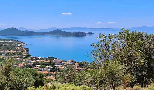Yazlık almak isteyenlerin gözü bu Ege köyünde! İzmir'e yakınlığı şaşırtıyor:  Bir yanında tarih bir yanında deniz