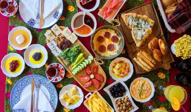 Kahvaltılıkların arasında sessizce yükselen tarif! Bir kez yapan sürekli hazırlıyor