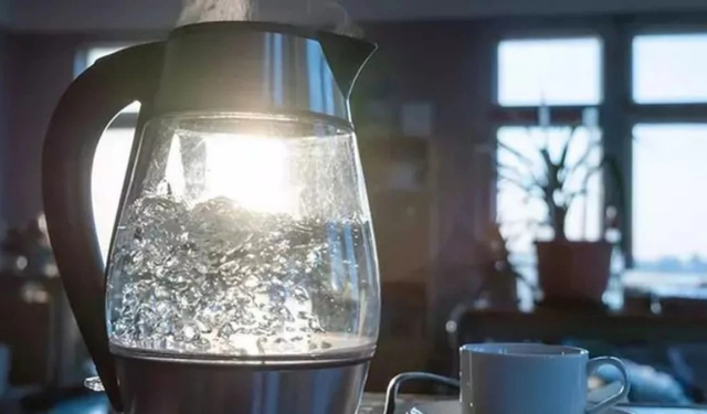 Su ısıtıcınızdan bu tadı alıyorsanız dikkat! Kettle içinde biriken gizli tehlike: Tertemiz olmasının kesin çözümü
