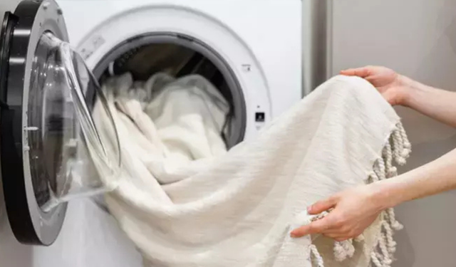 Lastiğini silmek yetmeyebilir! Çamaşır makinesi temiz ama kokuyor mu? İşte o kokunun gizlendiği yer
