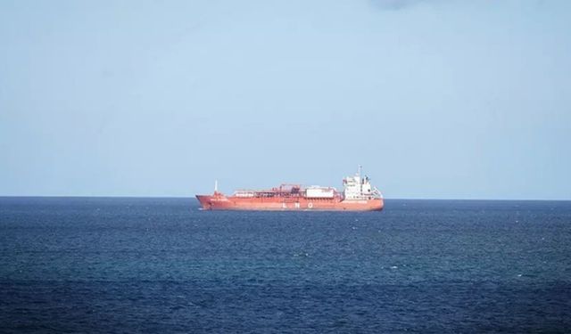 Hürmüz Boğazı'nda iki petrol tankerine füze saldırısı! Ölü ve yaralılar var