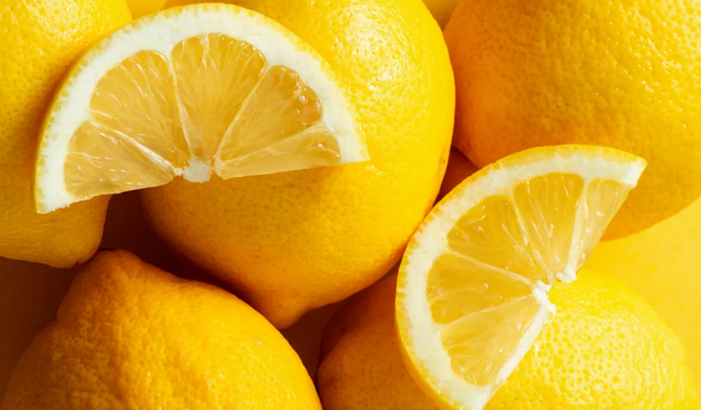Limonu böyle değerlendiren yaz boyu yapıyor! Serinleten tarif yeniden gündemde