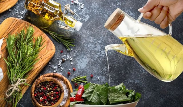 Meğer bu kadar kolaymış! Zeytinyağının sahte mi gerçek mi olduğu birkaç dakikada ortaya çıkacak