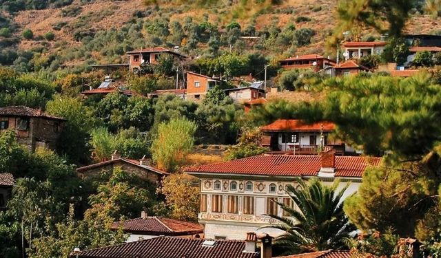İzmir’de sonbahar rotası arayanlar dikkat! Cumbalı evlerinden ve tarihi sokaklarından mis gibi ekmek kokusu geliyor