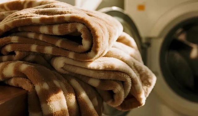 Battaniyelerinizi böyle yıkayın asla çekme, tüylenme yapmıyor: Aylarca tertemiz kalıyor ve koku yapmıyor