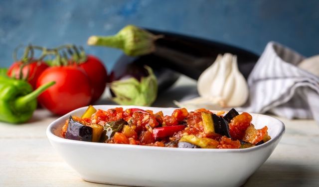 Piknik sofralarının vazgeçilmezi! Bu püf noktayla patlıcanız daha lezzetli olacak yiyen tarif isteyecek