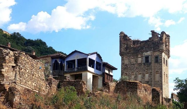 İzmir’e 2 saat mesafede şato tarzındaki mimarisiyle dikkat çekiyor!Efsanelere ve gizemli hikayelere yakından tanık olun