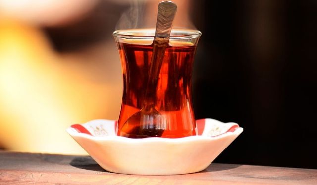 Çay kaşığını bardakta bırakmanın bilinmeyen etkisi ortaya çıktı