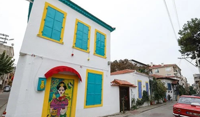 İtalya sokaklarını aratmıyor! Tarihi sokakları ve renkli evleriyle İzmir’de fotoğraf tutkunlarının yeni adresi burası...