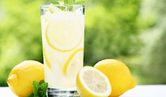 Bir limon bir portakal yetiyor! Limonata yapmak hiç bu kadar kolay olmamıştı