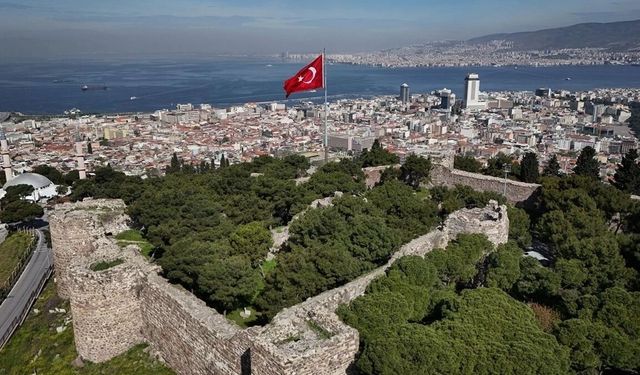 AVM’de para harcamayın, kaleye çıkın! İzmir’de manzaralı hafta sonu gezisi ücretsiz: Otobüs kapısına kadar götürüyor