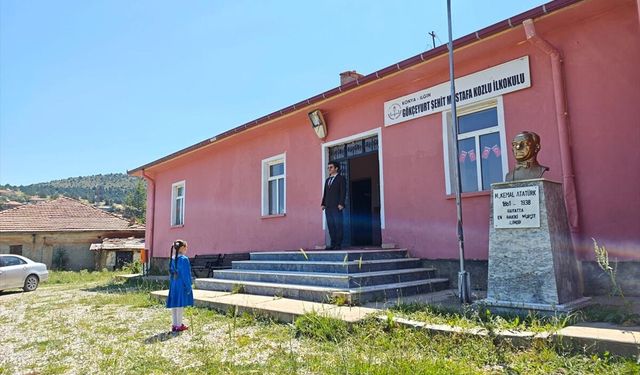Konya'da duygulandıran karne günü! Tek öğrenci, tek öğretmen